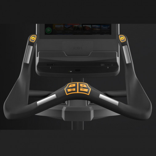 Вертикальный велотренажер Matrix Performance. Консоль Touch Base